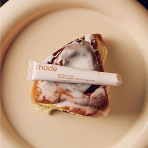 NWT RHODE cinnamon roll lip peptide